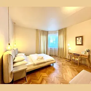 Homestay Center Unirii Square Private With View - Shared Amenities, Bucharest
